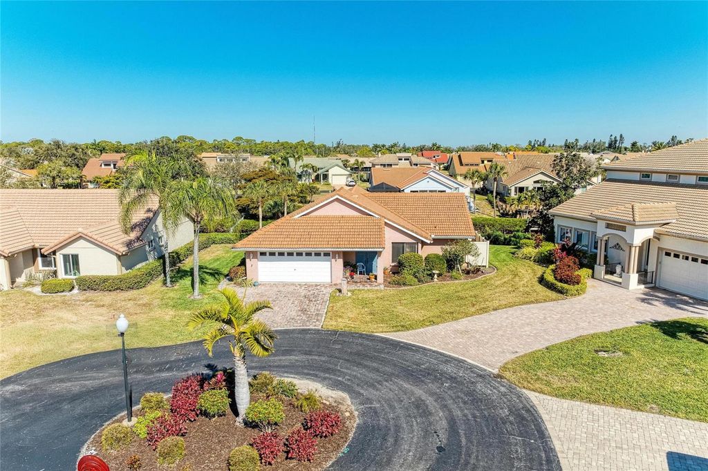 Image 2 of property listing at 185 INLETS BOULEVARD 185, Nokomis, FL 34275