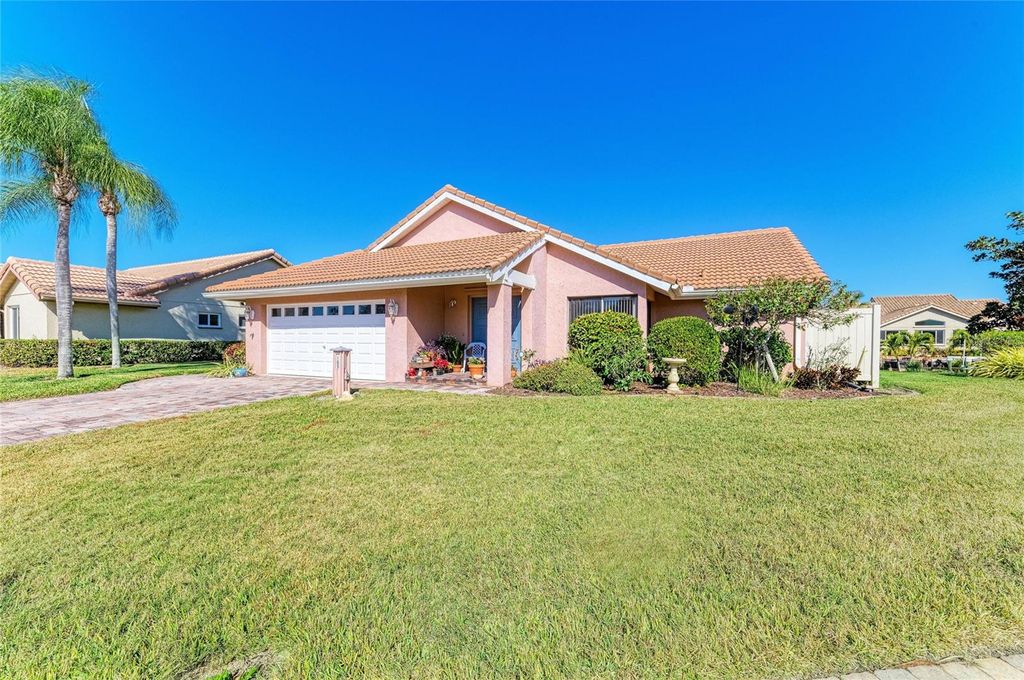 Image 3 of property listing at 185 INLETS BOULEVARD 185, Nokomis, FL 34275