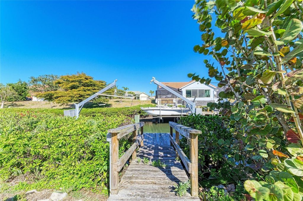 Image 31 of property listing at 185 INLETS BOULEVARD 185, Nokomis, FL 34275