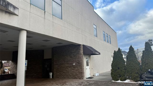 379 Main Avenue 4, Wallington, NJ 07057