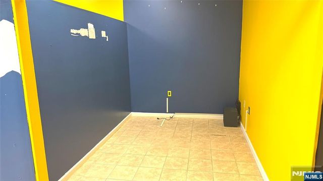 379 Main Avenue 4, Wallington, NJ 07057