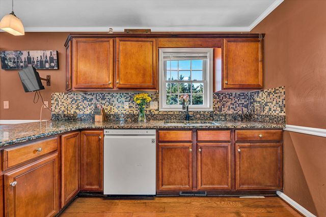 221 Minnie Bell LN, Vinton, VA 24179