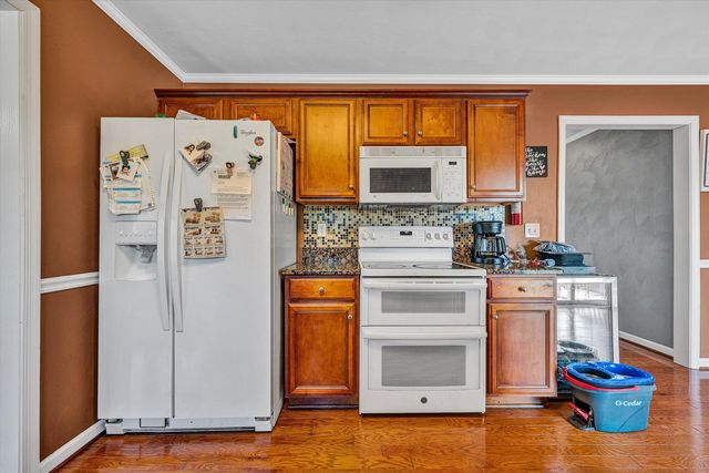 221 Minnie Bell LN, Vinton, VA 24179