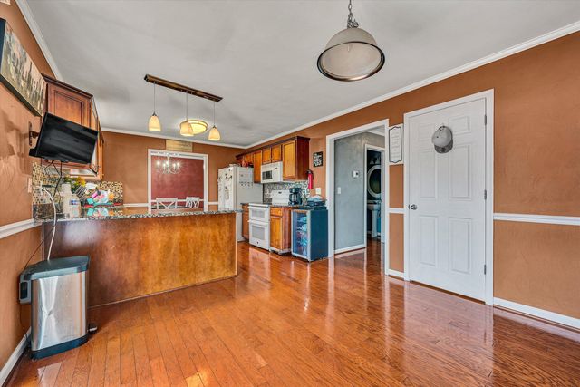 221 Minnie Bell LN, Vinton, VA 24179