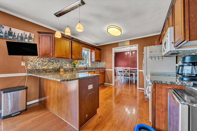 221 Minnie Bell LN, Vinton, VA 24179