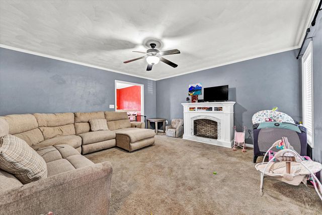 221 Minnie Bell LN, Vinton, VA 24179