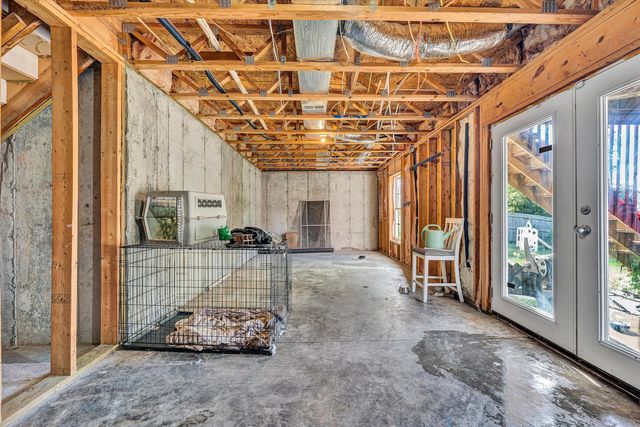 221 Minnie Bell LN, Vinton, VA 24179