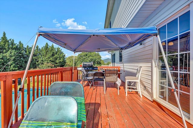 221 Minnie Bell LN, Vinton, VA 24179
