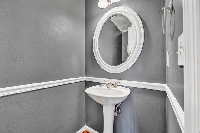 221 Minnie Bell LN, Vinton, VA 24179