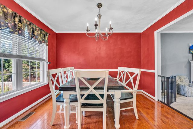221 Minnie Bell LN, Vinton, VA 24179