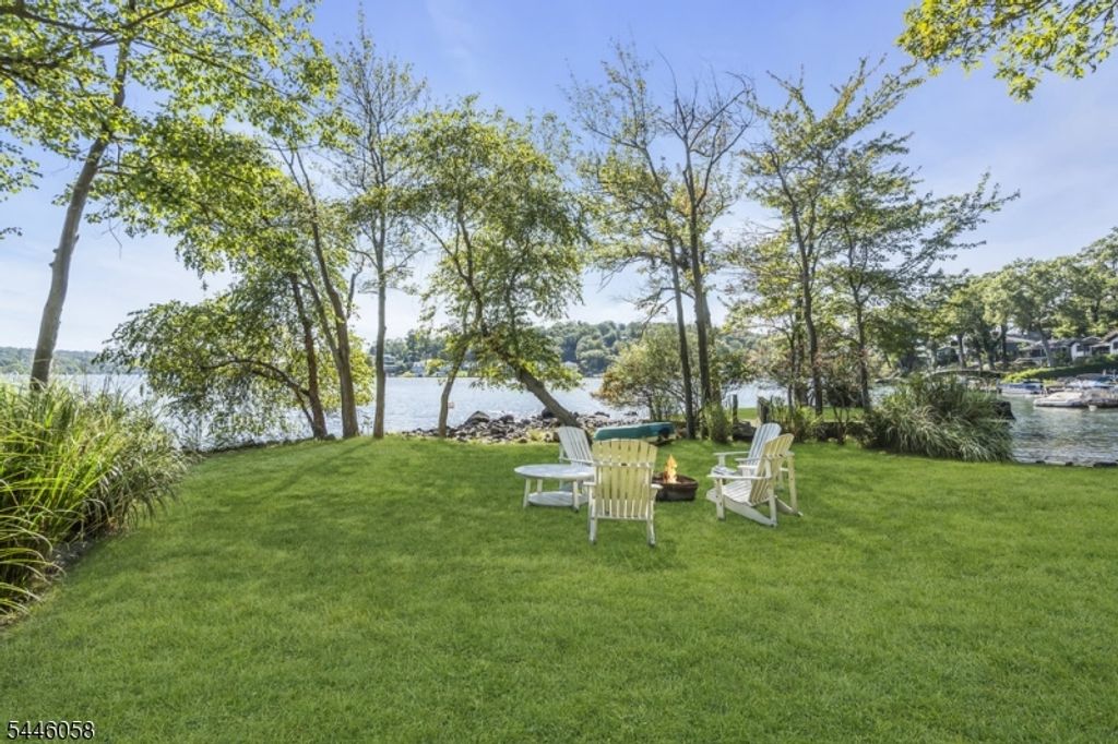 22 Ithanell Rd, Hopatcong Boro, NJ 07843 — exterior