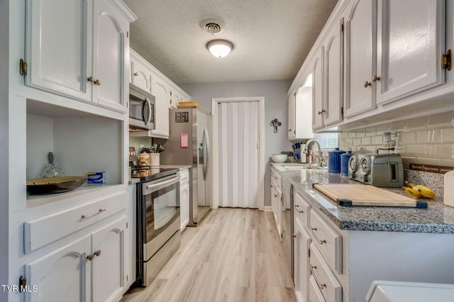 408 Rainbow Circle, Kingsport, TN 37660