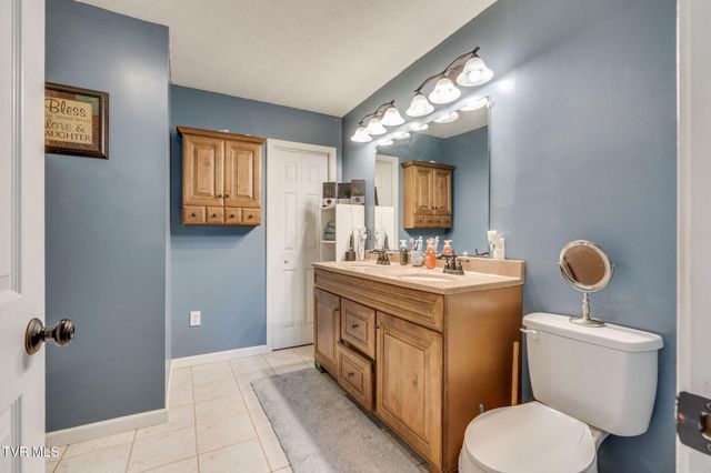 408 Rainbow Circle, Kingsport, TN 37660