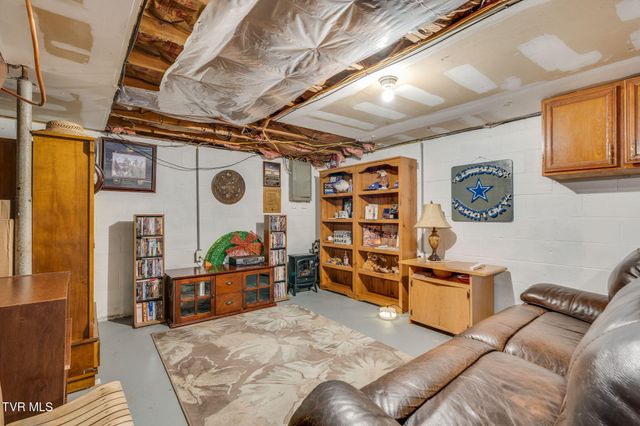 408 Rainbow Circle, Kingsport, TN 37660