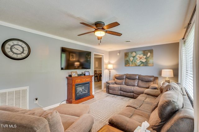 408 Rainbow Circle, Kingsport, TN 37660