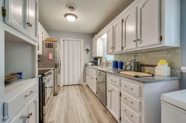 408 Rainbow Circle, Kingsport, TN 37660