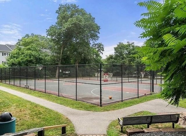 19 Chapel Hill Dr 1, Plymouth, MA 02360