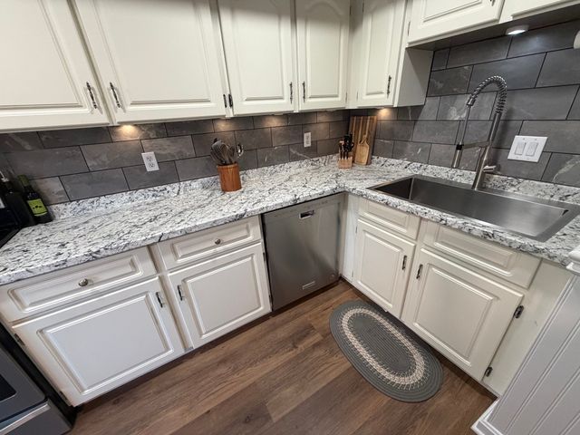 19 Chapel Hill Dr 1, Plymouth, MA 02360