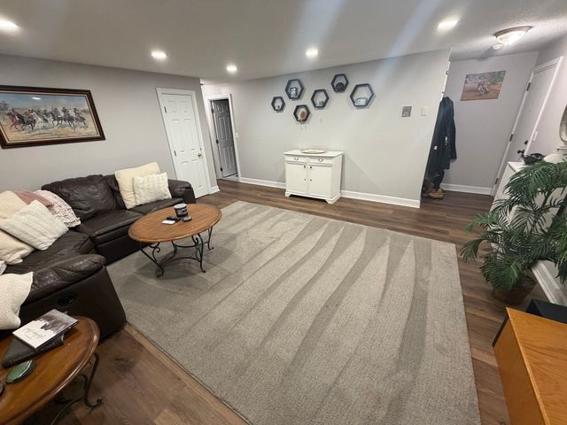 19 Chapel Hill Dr 1, Plymouth, MA 02360