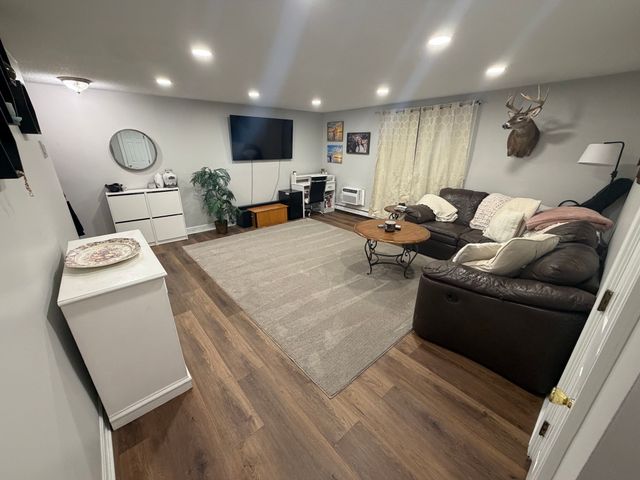 19 Chapel Hill Dr 1, Plymouth, MA 02360
