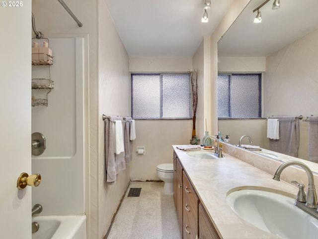 1033 Ne 178TH Ave, Portland, OR 97230