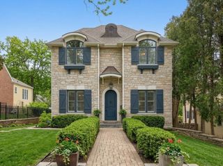 425 S Quincy Avenue, Hinsdale, IL 60521