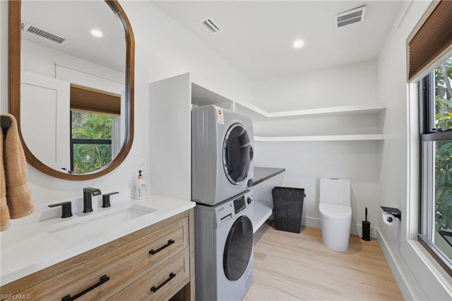 2795 N Beach RD # B, Englewood, FL 34223