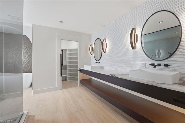 2795 N Beach RD # B, Englewood, FL 34223