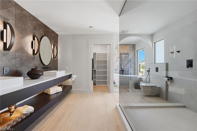 2795 N Beach RD # B, Englewood, FL 34223