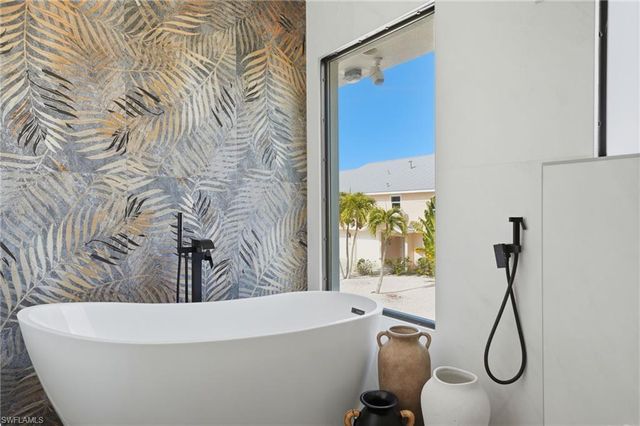 2795 N Beach RD # B, Englewood, FL 34223