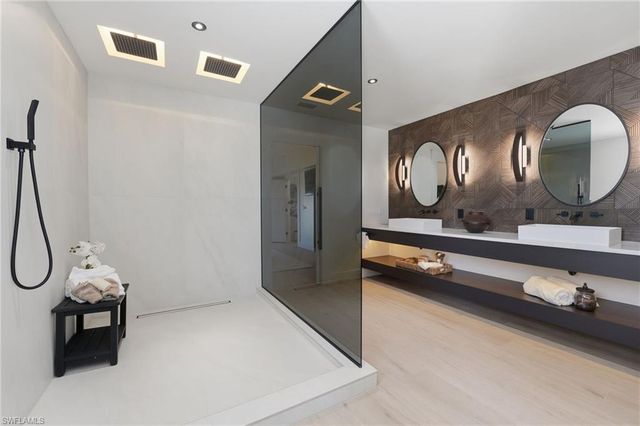 2795 N Beach RD # B, Englewood, FL 34223