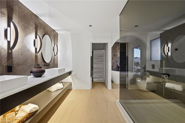 2795 N Beach RD # B, Englewood, FL 34223