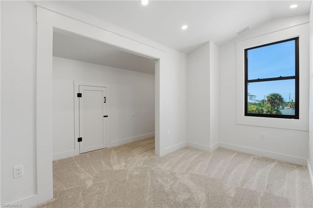 2795 N Beach RD # B, Englewood, FL 34223