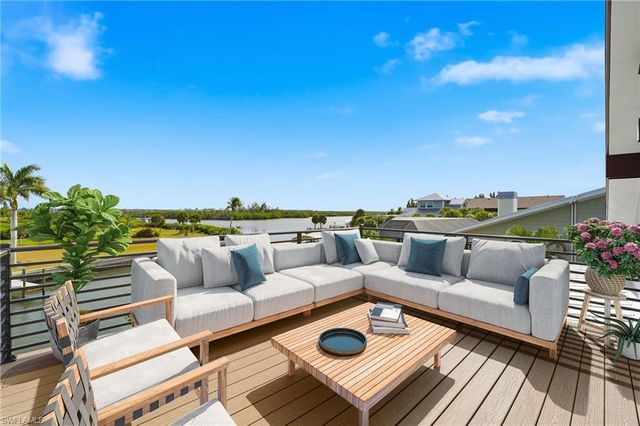 2795 N Beach RD # B, Englewood, FL 34223