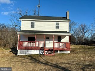 8 KERNS LANE, Berkeley Springs, WV 25411