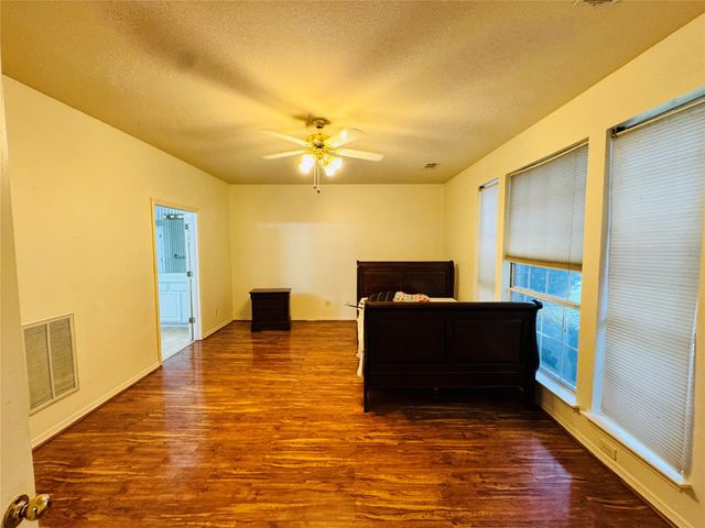 2762 Hillview Drive, Lewisville, TX 75067