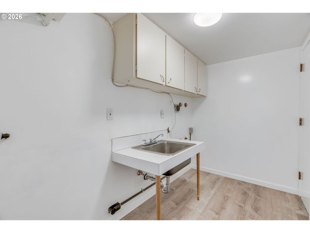 6255 Sw ELM Ave, Beaverton, OR 97005