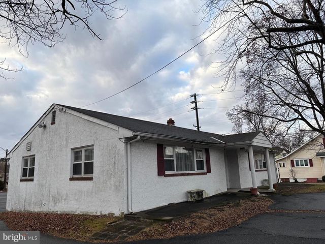 869 BEVERLY RD, Burlington, NJ 08016