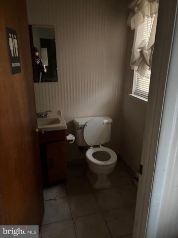 869 BEVERLY RD, Burlington, NJ 08016