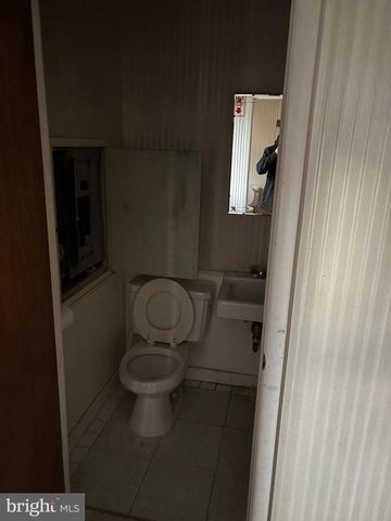 869 BEVERLY RD, Burlington, NJ 08016