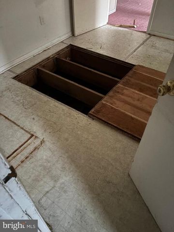 869 BEVERLY RD, Burlington, NJ 08016