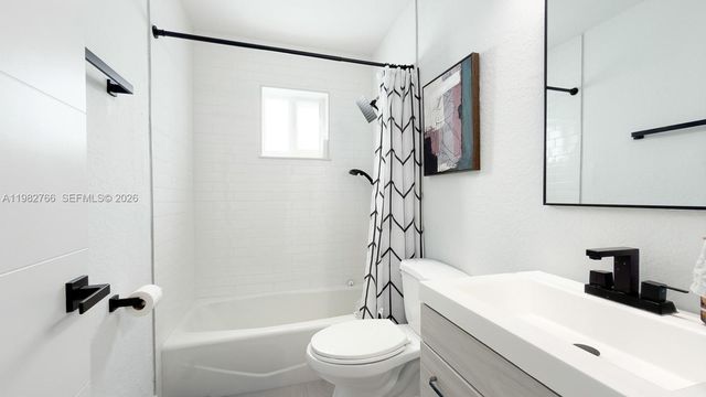 17228 NW 72nd Ct, Hialeah, FL 33015