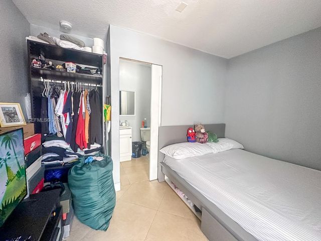 17228 NW 72nd Ct, Hialeah, FL 33015