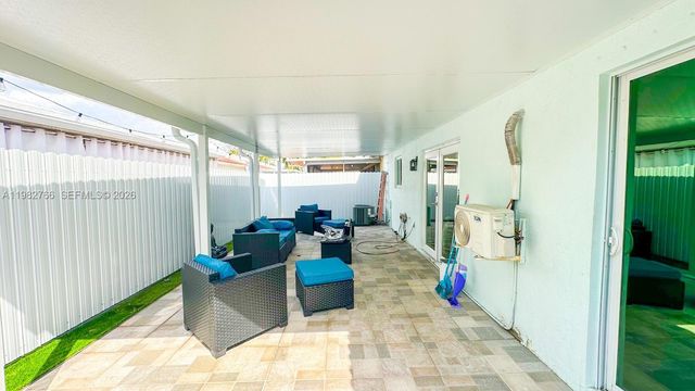 17228 NW 72nd Ct, Hialeah, FL 33015