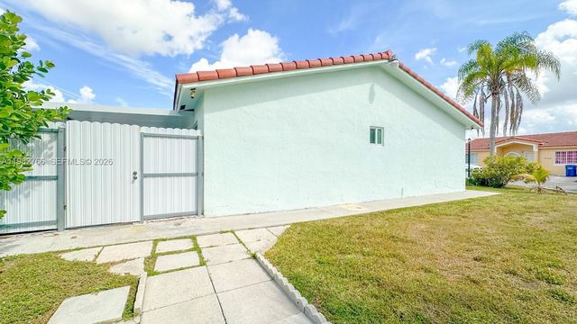 17228 NW 72nd Ct, Hialeah, FL 33015