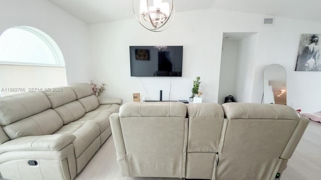 17228 NW 72nd Ct, Hialeah, FL 33015