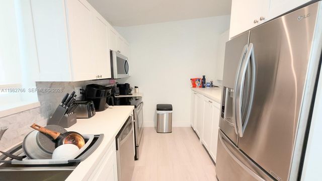 17228 NW 72nd Ct, Hialeah, FL 33015