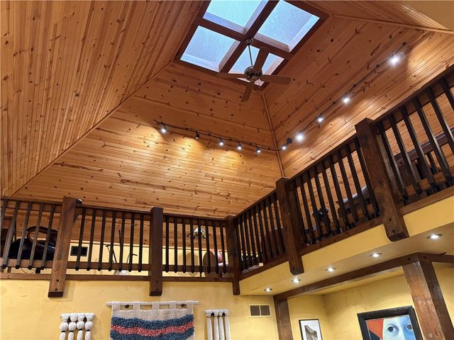 202 Holiday Island Drive, Holiday Island, AR 72631