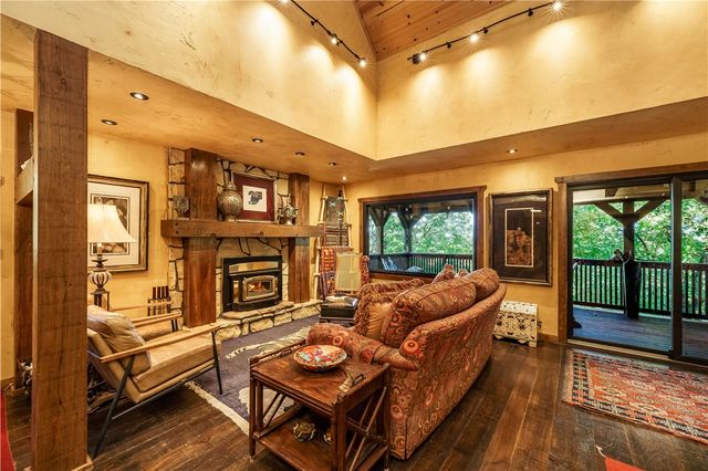 202 Holiday Island Drive, Holiday Island, AR 72631