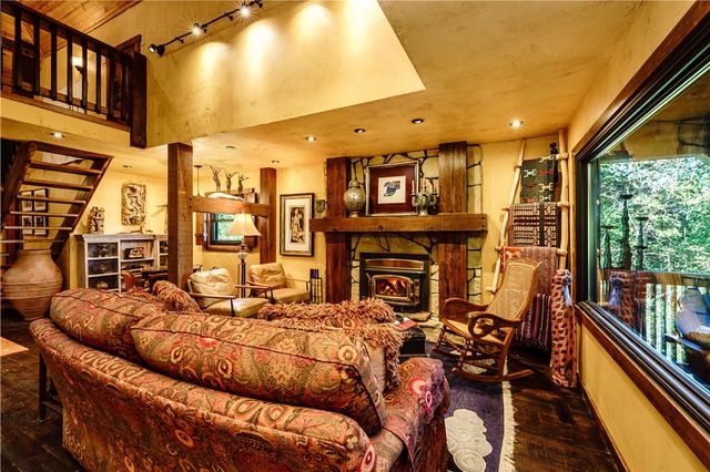 202 Holiday Island Drive, Holiday Island, AR 72631
